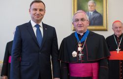 Andrzej Duda odznaczył abp. Celestino Migliore