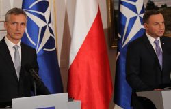 Jens Stoltenberg, sekretarz generalny NATO i Andrzej Duda, prezydent RP na wspólnej konferencji prasowej w Belwederze, 7 lipca 2016 r.
