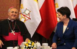 Abp Salvatore Pennacchio i premier Beata Szydło w Sali Zegarowej Kancelarii Prezesa Rady Ministrów.