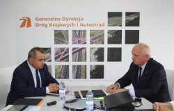 Wojewoda Lubuski Władysław Dajczak na spotkaniu z Markiem Langerem dyrektorem Generalnej Dyrekcji Dróg Krajowych i Autostrad Oddziału w Zielonej Górze