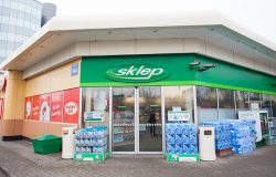 Sklepy na stacjach benzynowych coraz poważniejszą konkurencją dla dyskontów i sklepów osiedlowych