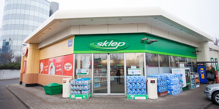 Sklepy na stacjach benzynowych coraz poważniejszą konkurencją dla dyskontów i sklepów osiedlowych