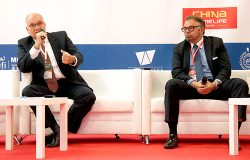 Andrzej Pieczonka (z lewej) oraz Andrzej Maria Braiter podczas Kongresu Gospodarczego Europy Centralnej i Wschodniej