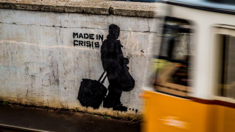 Graffiti z napisem "Made in crisis". Budapeszt, Węgry