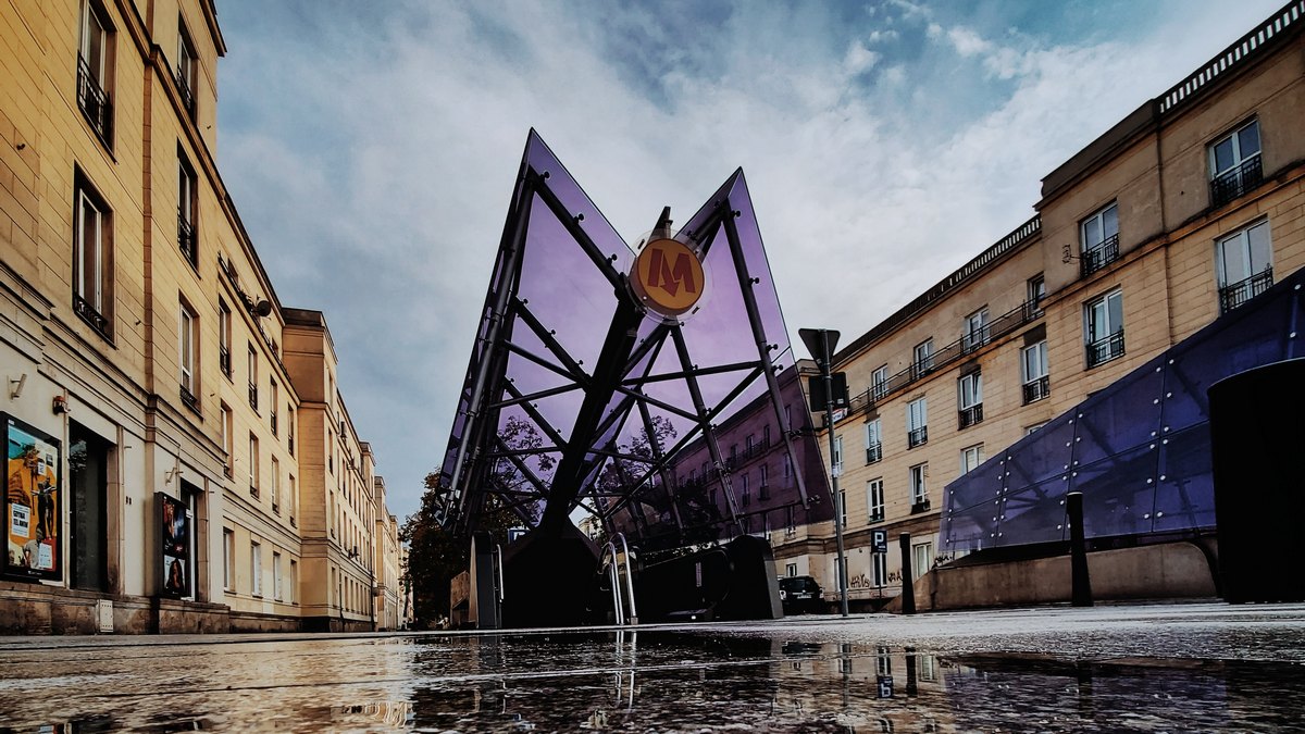 Stacja metra w Warszawie