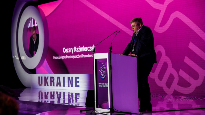 Prezes ZPP Cezary Kaźmierczak podczas konferencji "Europe – Poland – Ukraine. Rebuild Together".