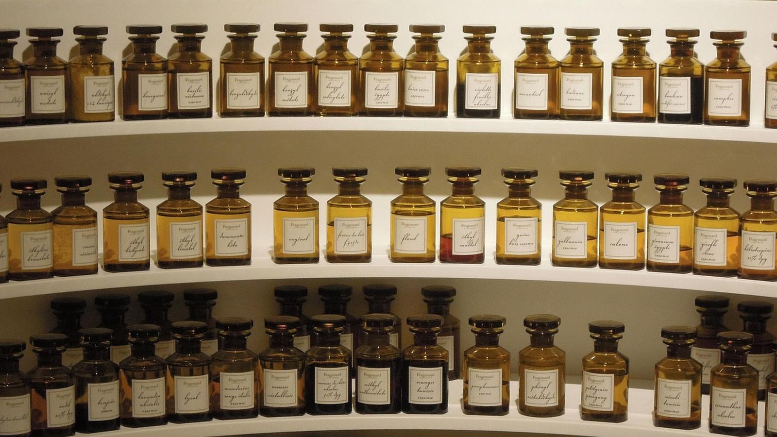 Rosnąca popularność perfum arabskich – dlaczego podbijają świat zapachów?